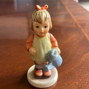 Hummel Goebel Figurine 729, Nature's Gift